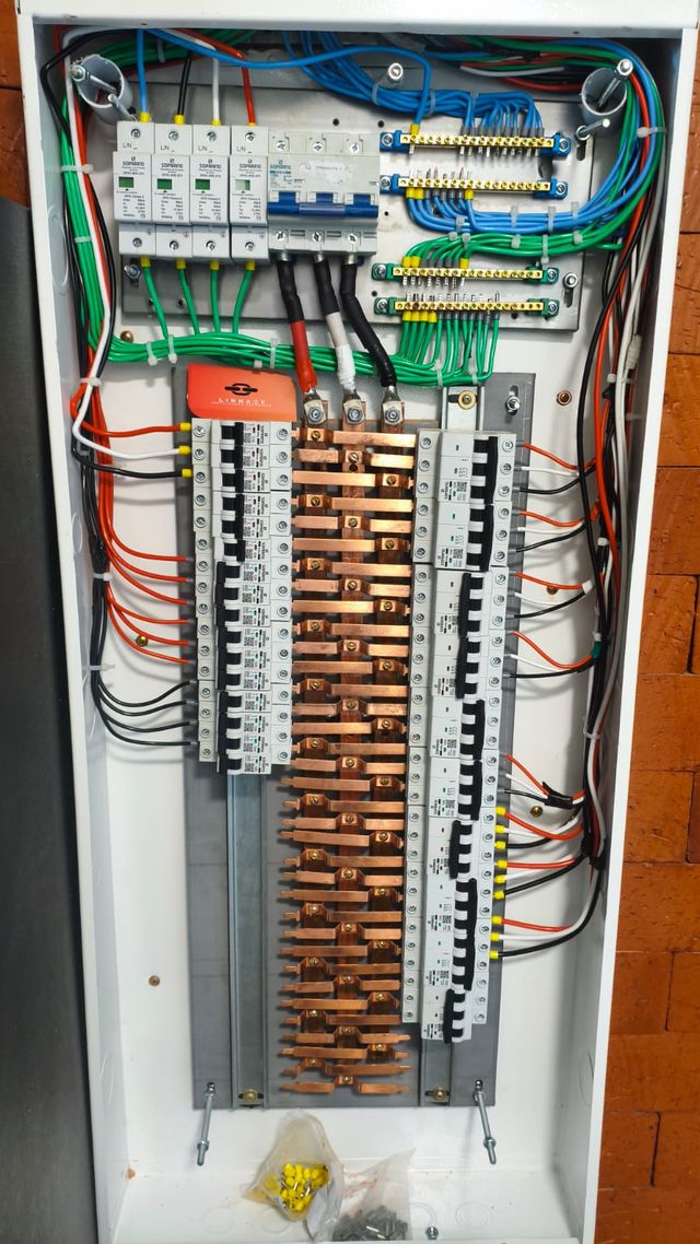 Obra elétrica executada pela Linkage
